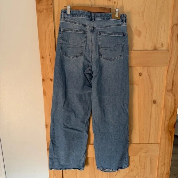 American Eagle Strigid Curvy Super High-Waisted
Baggy Straight Jean - Picture 5 of 8